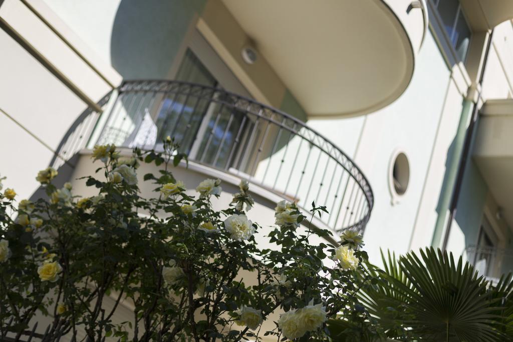 Residence Hamilton Riccione Buitenkant foto