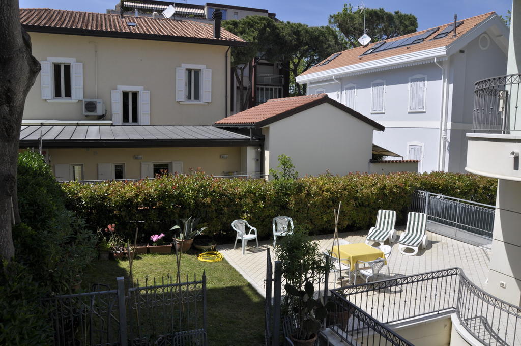 Residence Hamilton Riccione Buitenkant foto