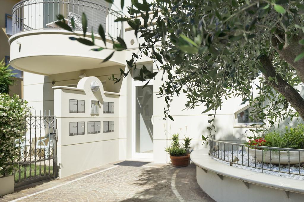 Residence Hamilton Riccione Buitenkant foto