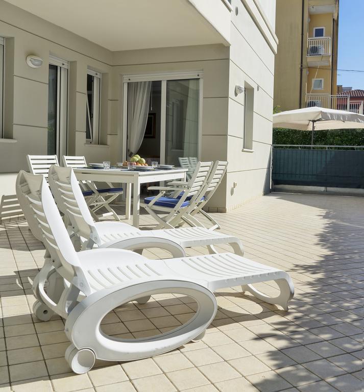 Residence Hamilton Riccione Buitenkant foto