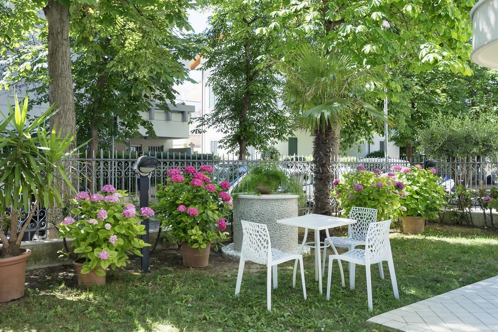 Residence Hamilton Riccione Buitenkant foto