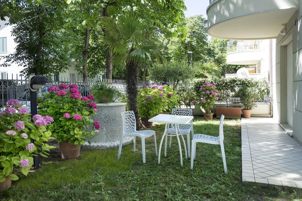 Residence Hamilton Riccione Buitenkant foto