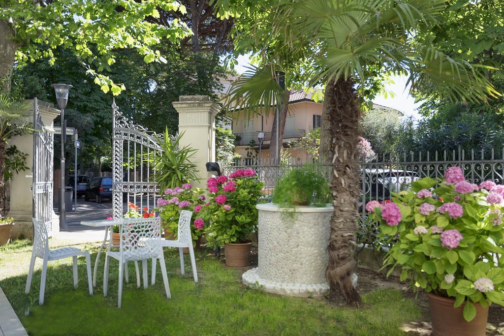 Residence Hamilton Riccione Buitenkant foto