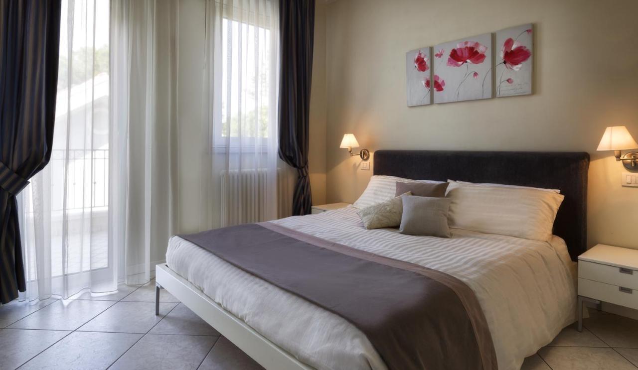 Residence Hamilton Riccione Buitenkant foto